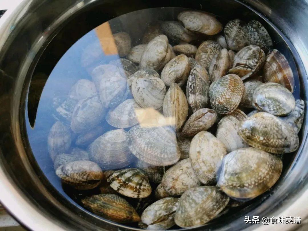 用盐水泡花甲也不张口（花甲吐沙最快的方法）-3