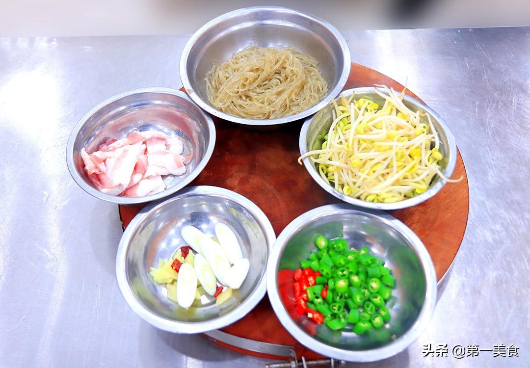 黄豆芽炒肉皮怎么炒好吃（炒黄豆芽需不需要焯水）-5