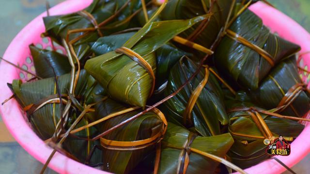 广东粽子肉馅怎么调制才好吃（粽子包什么馅吃着不腻）-7