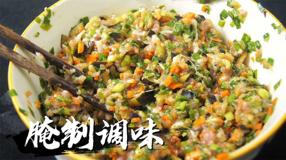 茄子馅的饺子怎么做好吃_茄子馅饺子的做法-5