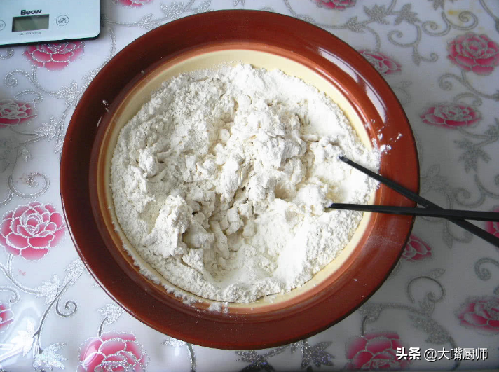 怎样烙油饼层次多而又软，怎么烙油饼起层又酥脆-3