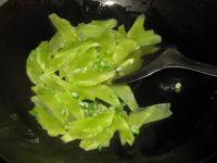 莴笋怎么炒好吃又简单（莴笋炒鸡蛋的做法）-7