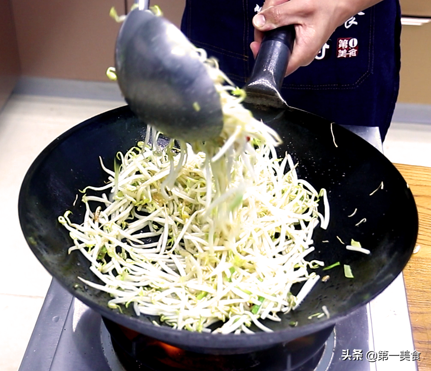 怎么炒绿豆芽好吃又简单-4