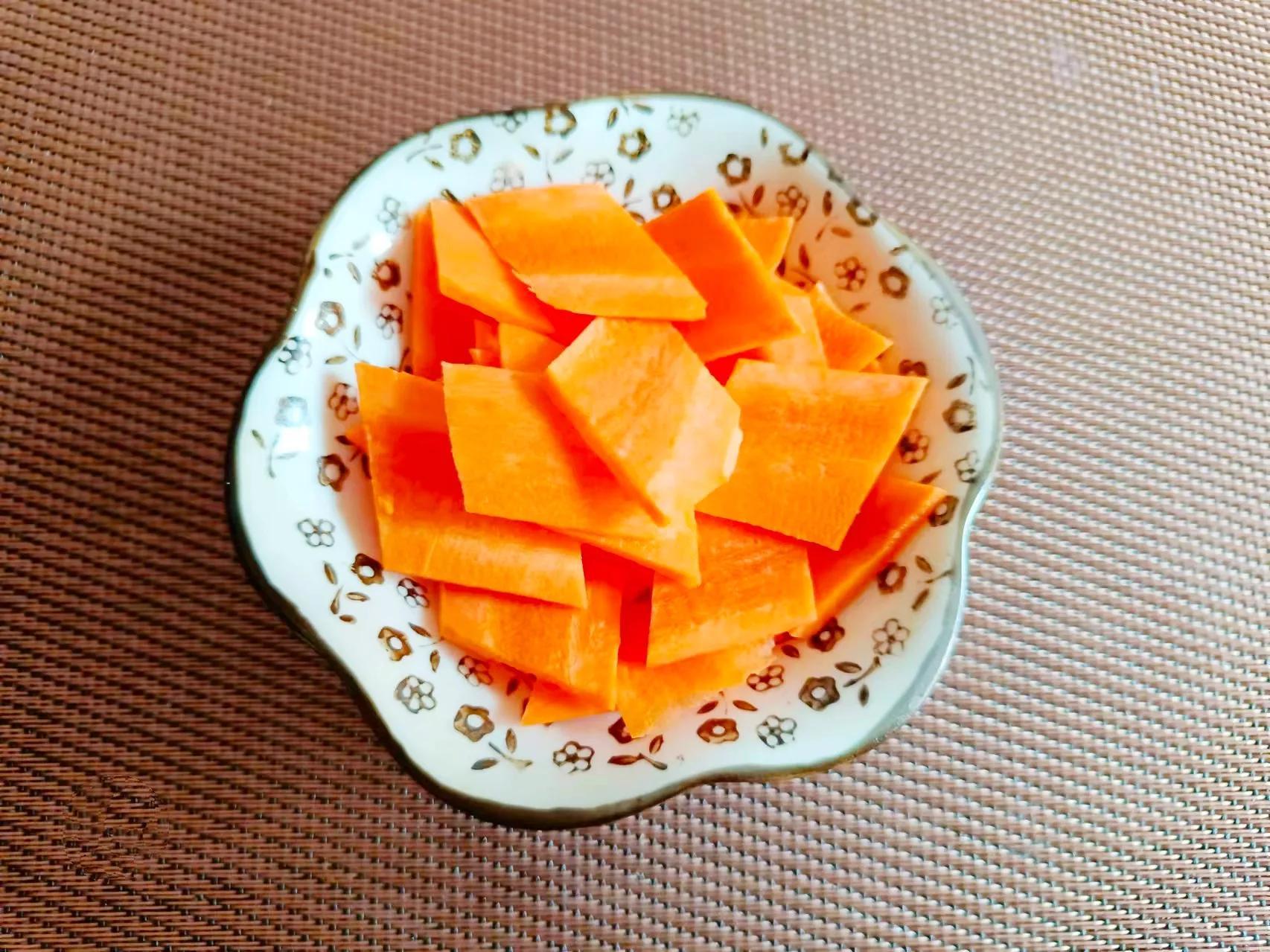 口蘑是什么季节的食物（口蘑炒莴笋的做法）-9