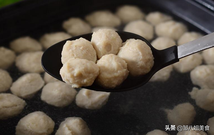 鱼丸子怎么做好吃又简单（在家做鱼丸最简单的办法）-3