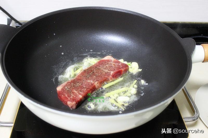 如何煎牛排的家常做法（煎牛排的牛排要洗吗）-11