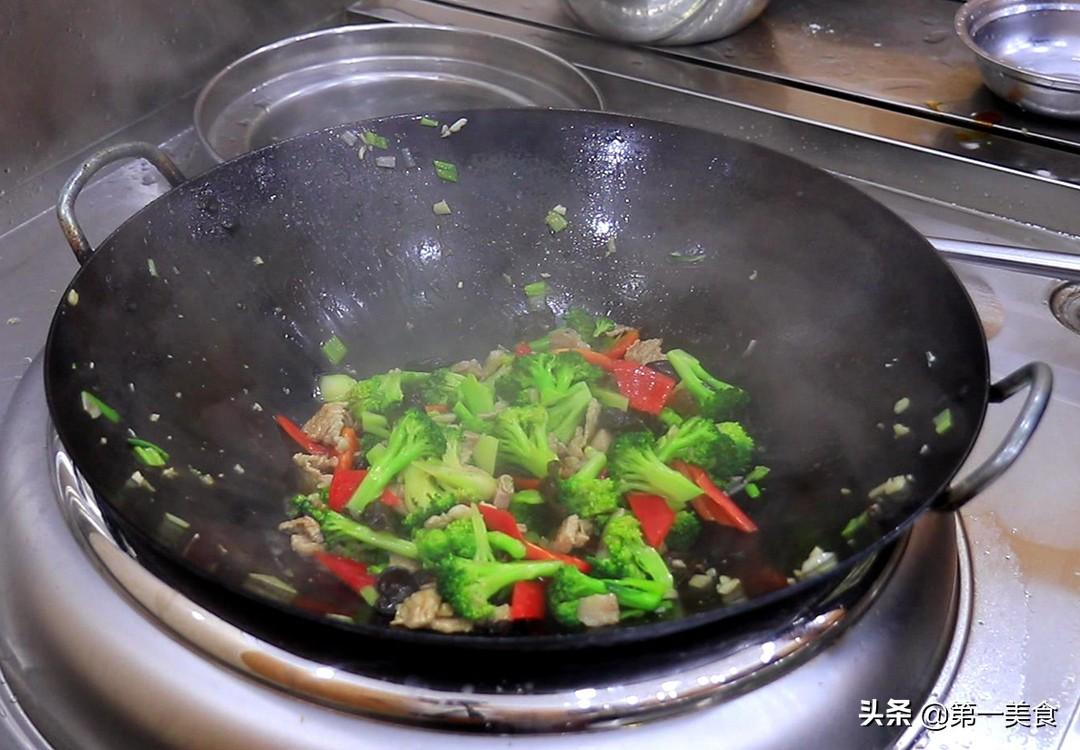 西兰花炒肉片怎么炒好吃（蚝油西兰花最正宗做法）-7