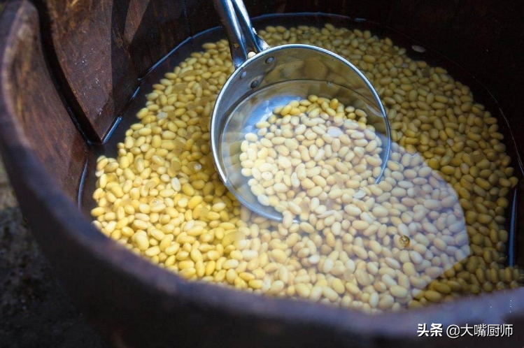 黑豆打豆浆的正确方法（黑豆打豆浆的比例是多少）-3