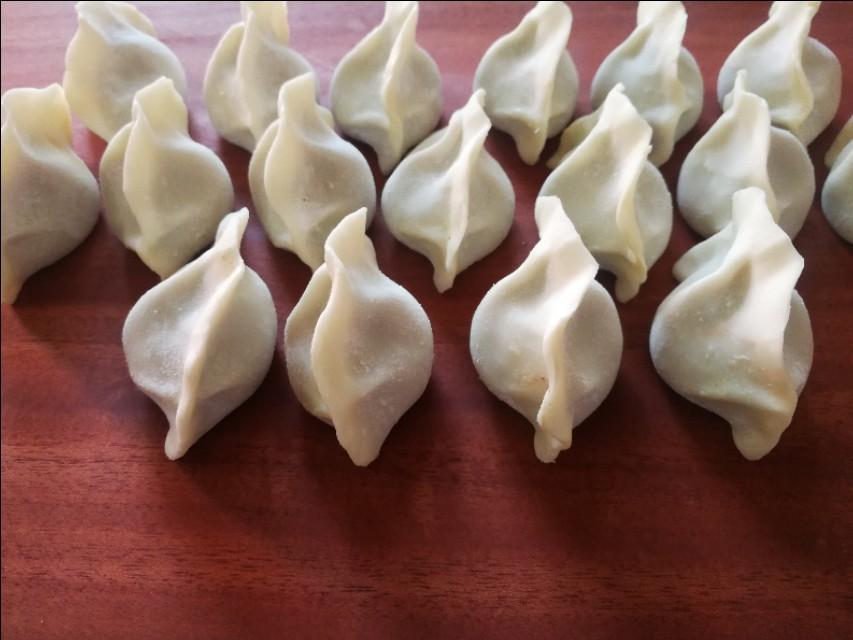 速冻饺子是不是飘起来就熟了 水饺熟了怎么看-2