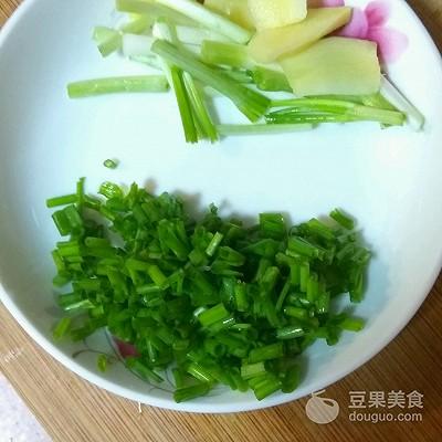 鸽子蛋的正确煮法怎样煮用以剥壳（三鲜鸽蛋汤的家常做法）-9