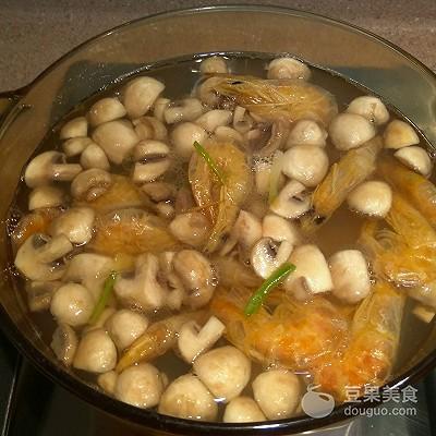 鸽子蛋的正确煮法怎样煮用以剥壳（三鲜鸽蛋汤的家常做法）-13