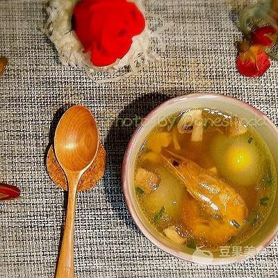 鸽子蛋的正确煮法怎样煮用以剥壳（三鲜鸽蛋汤的家常做法）-16