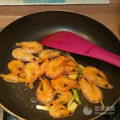 鸽子蛋的正确煮法怎样煮用以剥壳（三鲜鸽蛋汤的家常做法）-11