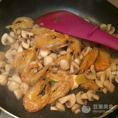 鸽子蛋的正确煮法怎样煮用以剥壳（三鲜鸽蛋汤的家常做法）-12