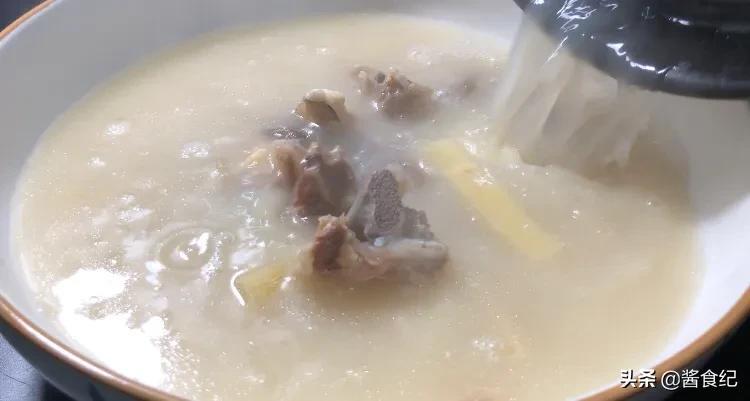 白汤羊肉汤的做法及配料（炖羊肉汤三放三不放）-17