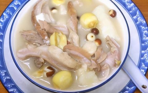 猪肚发苦的原因是什么（猪肚汤搭配什么食材好）