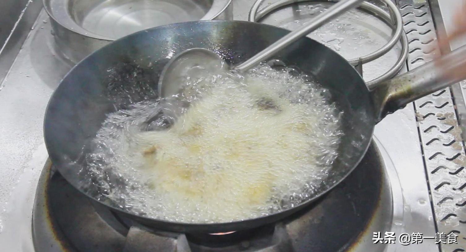 糖醋排骨怎么做才好吃（饭店里糖醋排骨的做法）-9