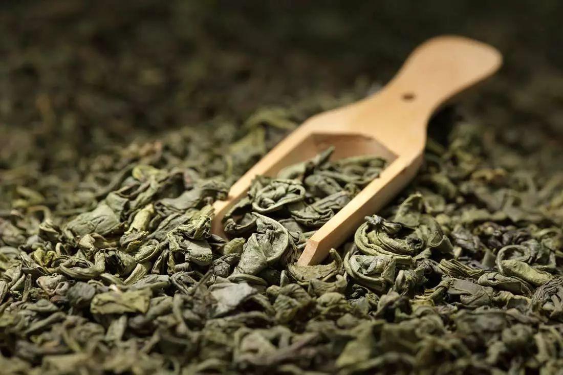 口中大蒜味怎么快速消除（消除口中大蒜味儿）-5