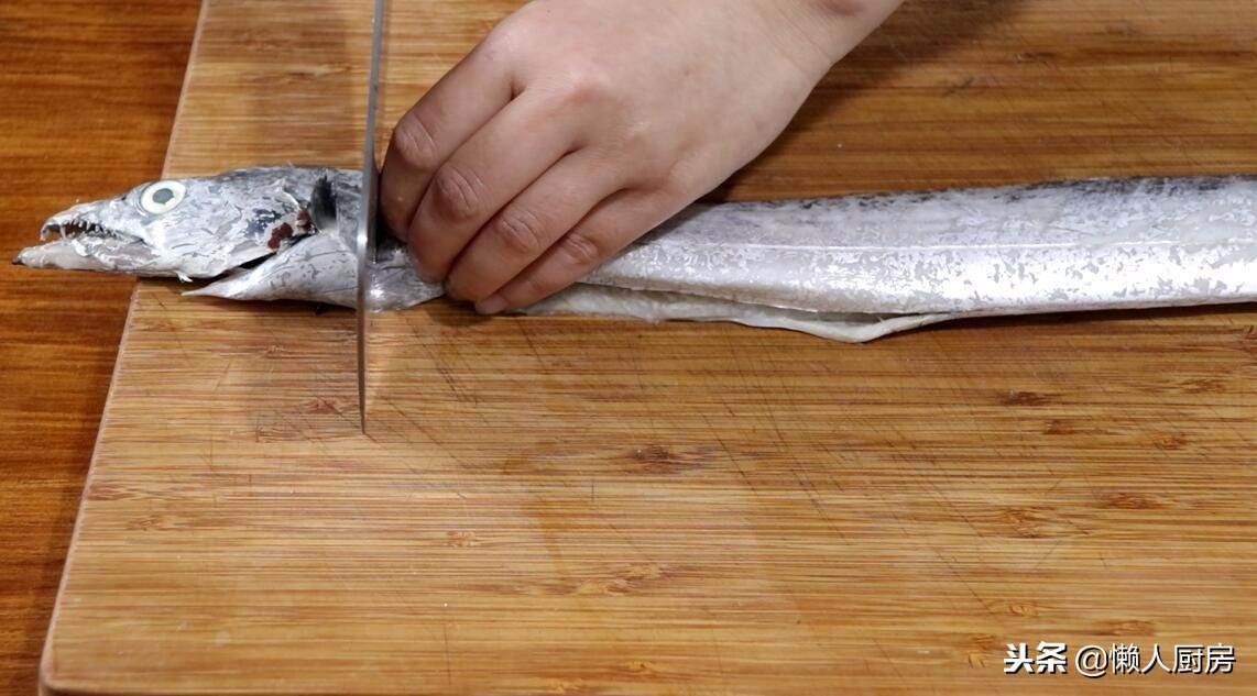 糖醋带鱼的做法最正宗（怎样烧糖醋带鱼更好吃）-4