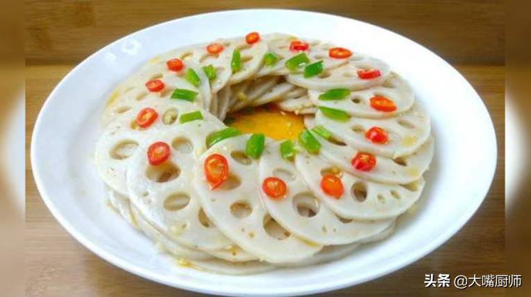 藕片怎么炒又脆又好吃（藕片焯水不变黑的办法）-4