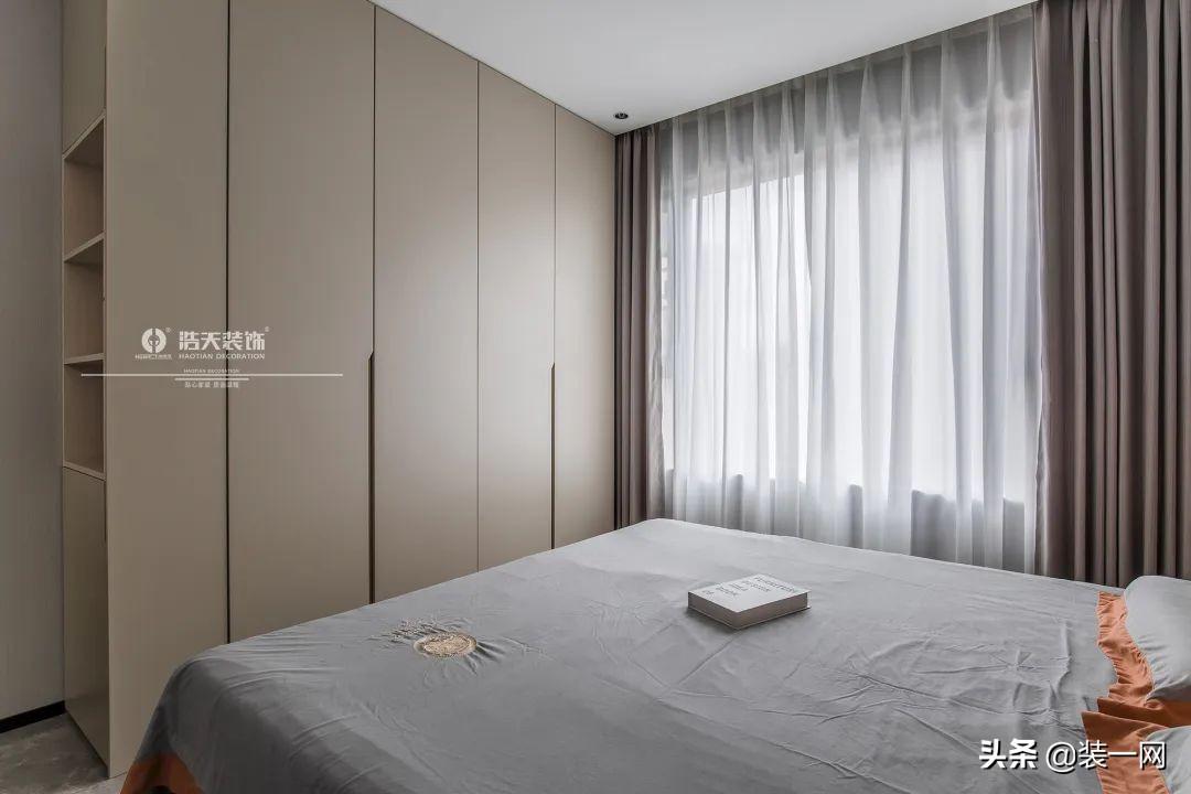 现代简约装修三室两厅两卫样板房-8