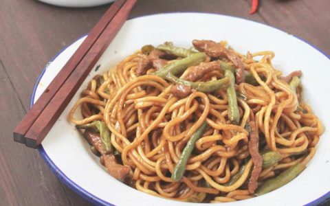 干挂面做焖面需要煮吗（干面条做焖面的家常做法）