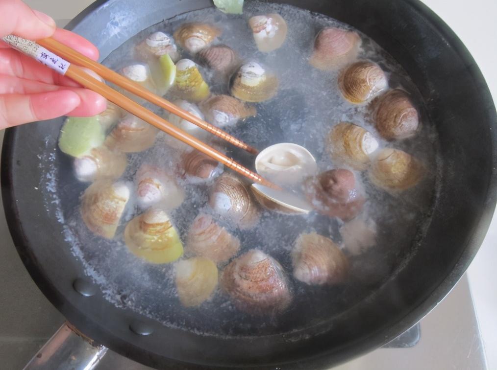花甲怎样才能吐干净沙（如何使花甲快速吐沙）-7
