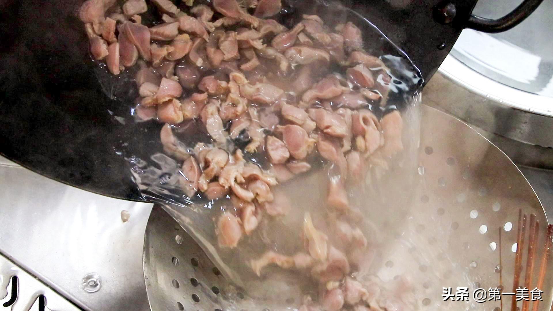 爆炒鸡胗怎么炒又嫩好吃 炒鸡胗焯水好还是不焯水好-5