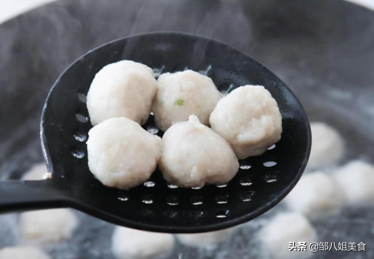 鱼丸子怎么做好吃又简单（在家做鱼丸最简单的办法）-7