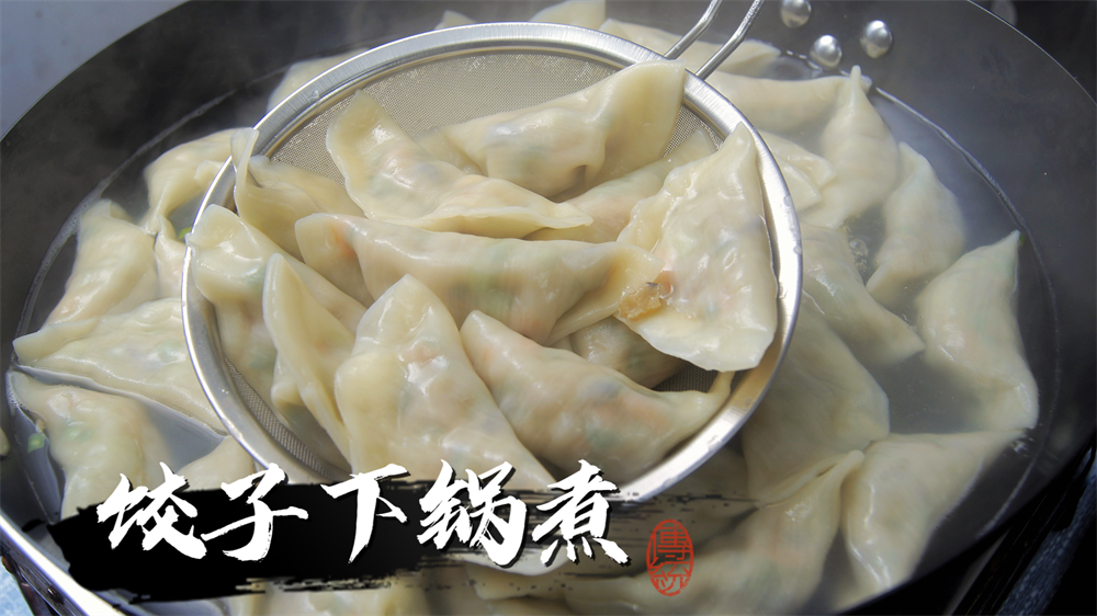 茄子馅的饺子怎么做好吃_茄子馅饺子的做法-7