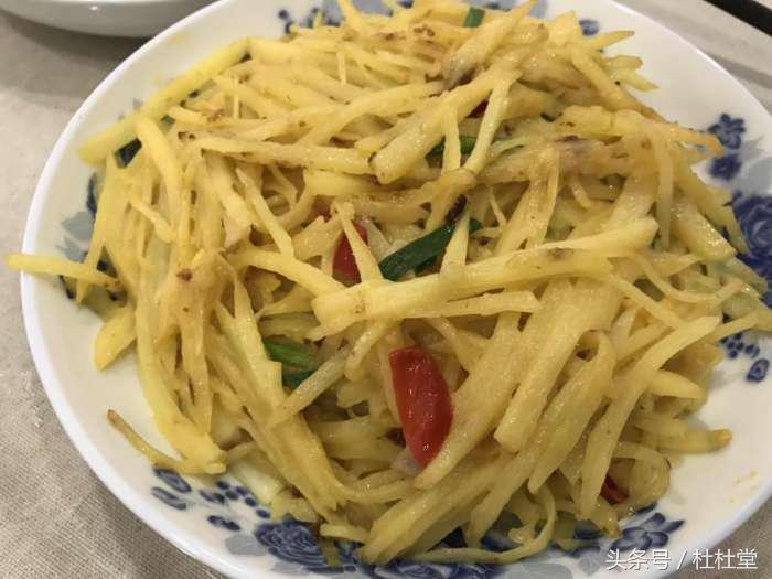 咸鸭蛋和土豆能一起吃吗（咸蛋黄炒土豆丝的做法）-5