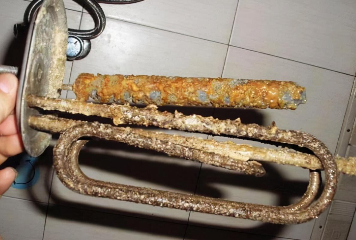 热水器水管漏水有危险吗-9