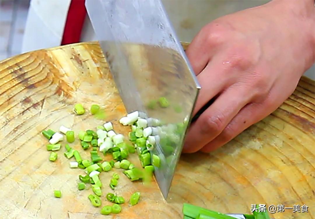 韭菜炒蛋怎么炒好吃窍门（饭店的韭菜炒鸡蛋做法分享）-4