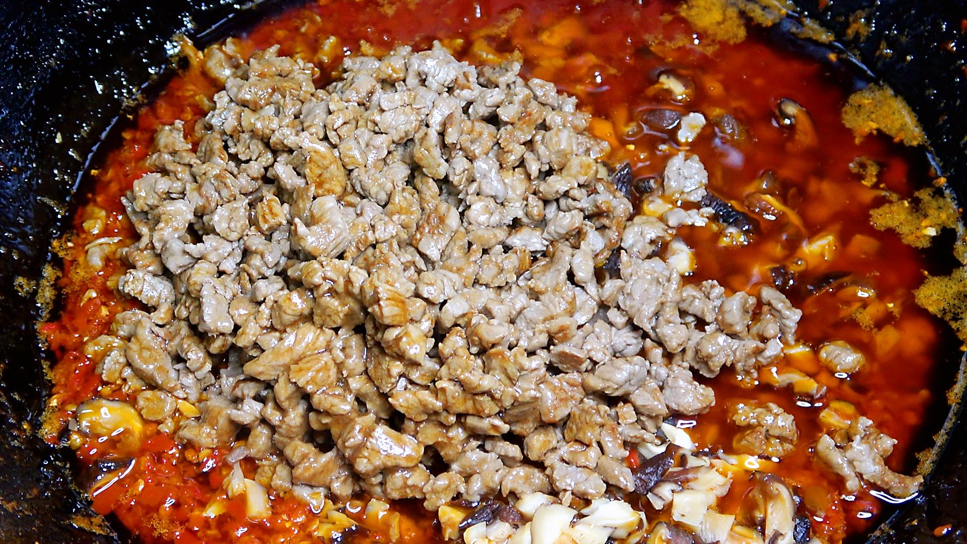香菇牛肉酱的家庭制作方法（香菇牛肉酱的做法及配方）-9