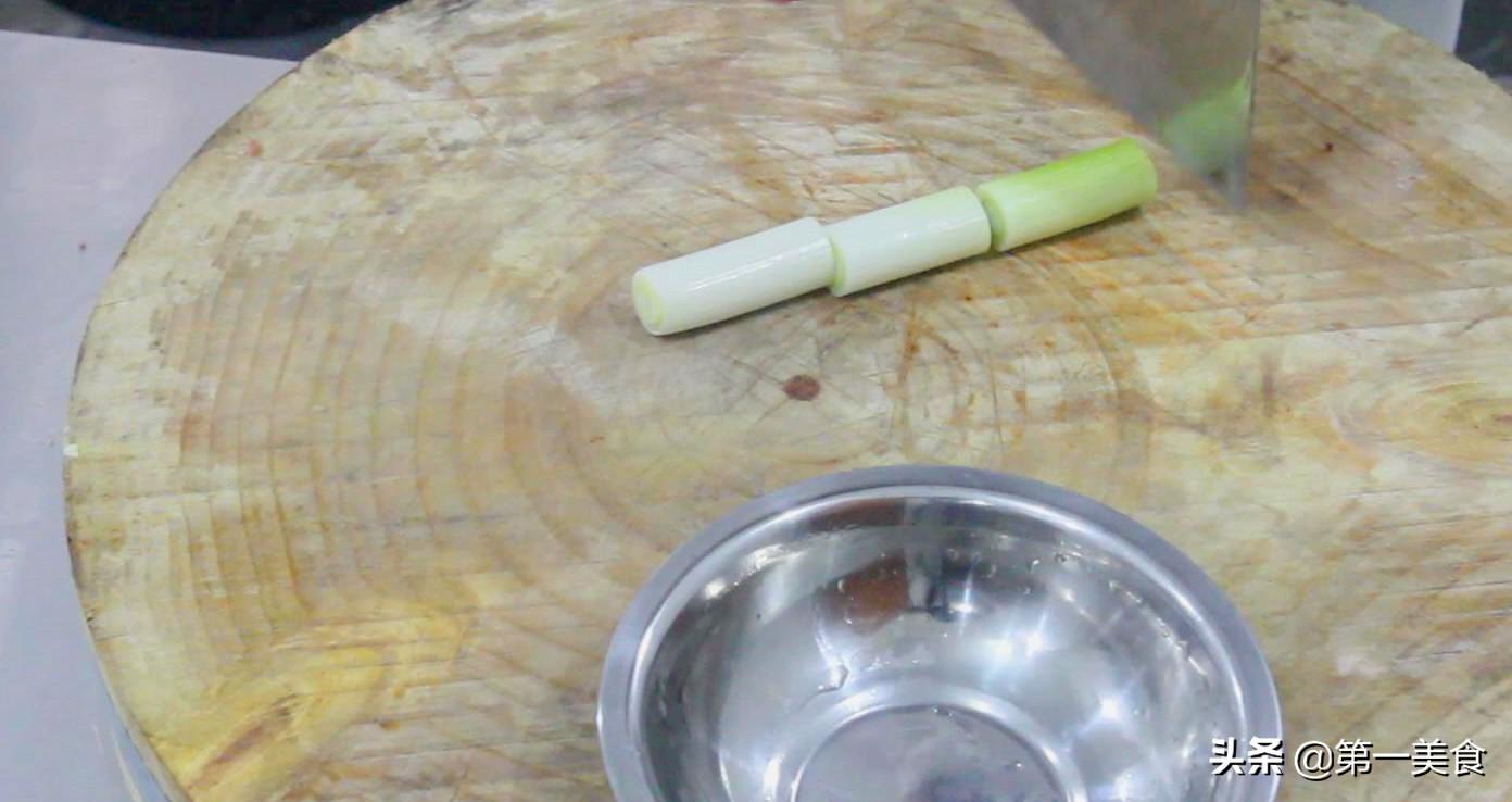 糖醋排骨怎么做才好吃（饭店里糖醋排骨的做法）-3