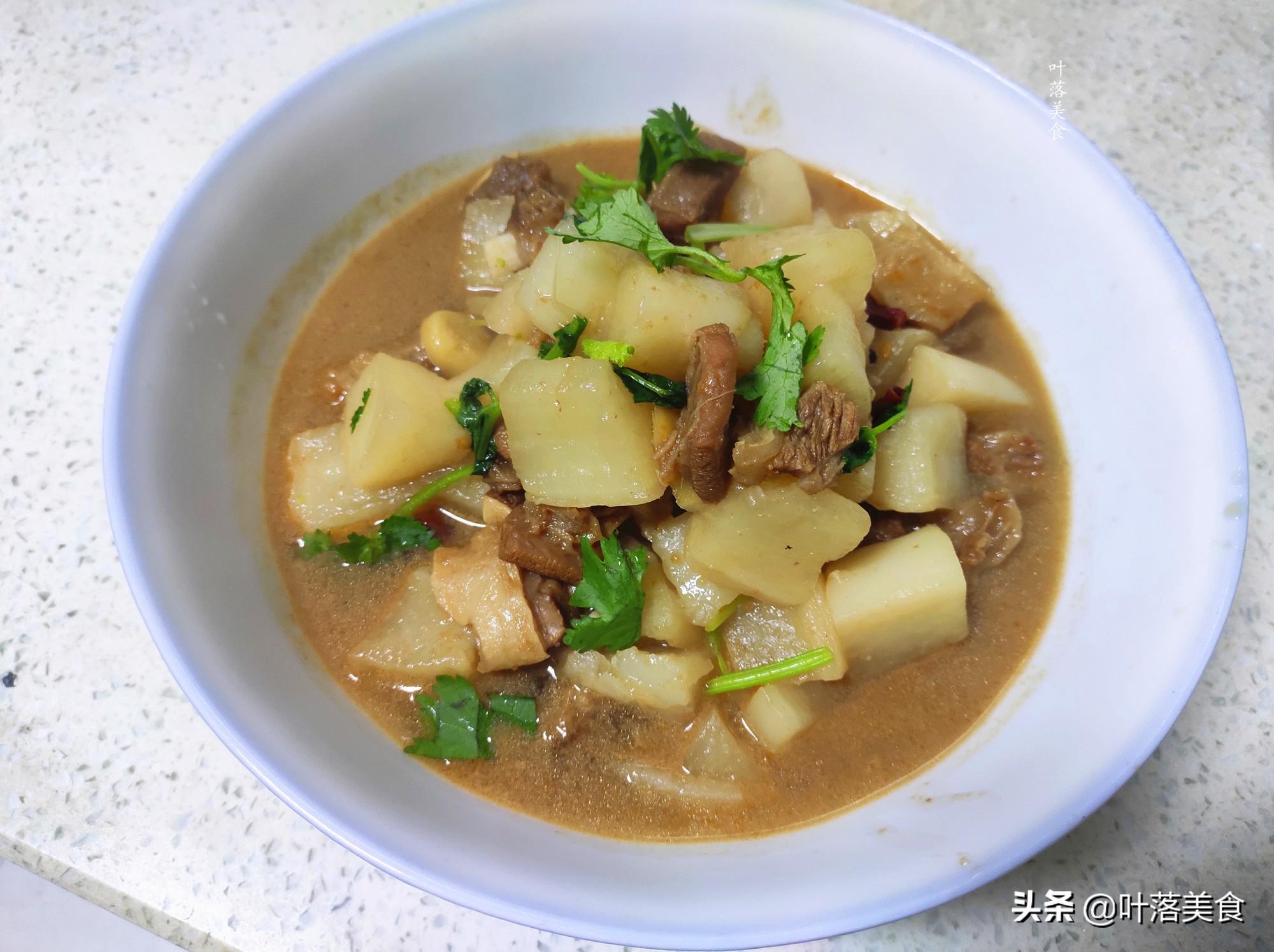 白萝卜炖牛腩怎么做好吃又烂（牛腩肉炖白萝卜的做法）-11