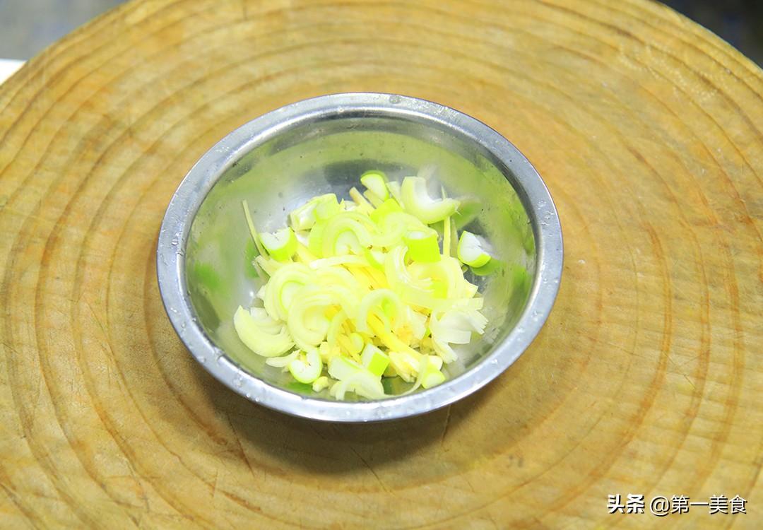 肉和黄花菜的做法大全（黄花菜炒肉丝怎么炒好吃）-6