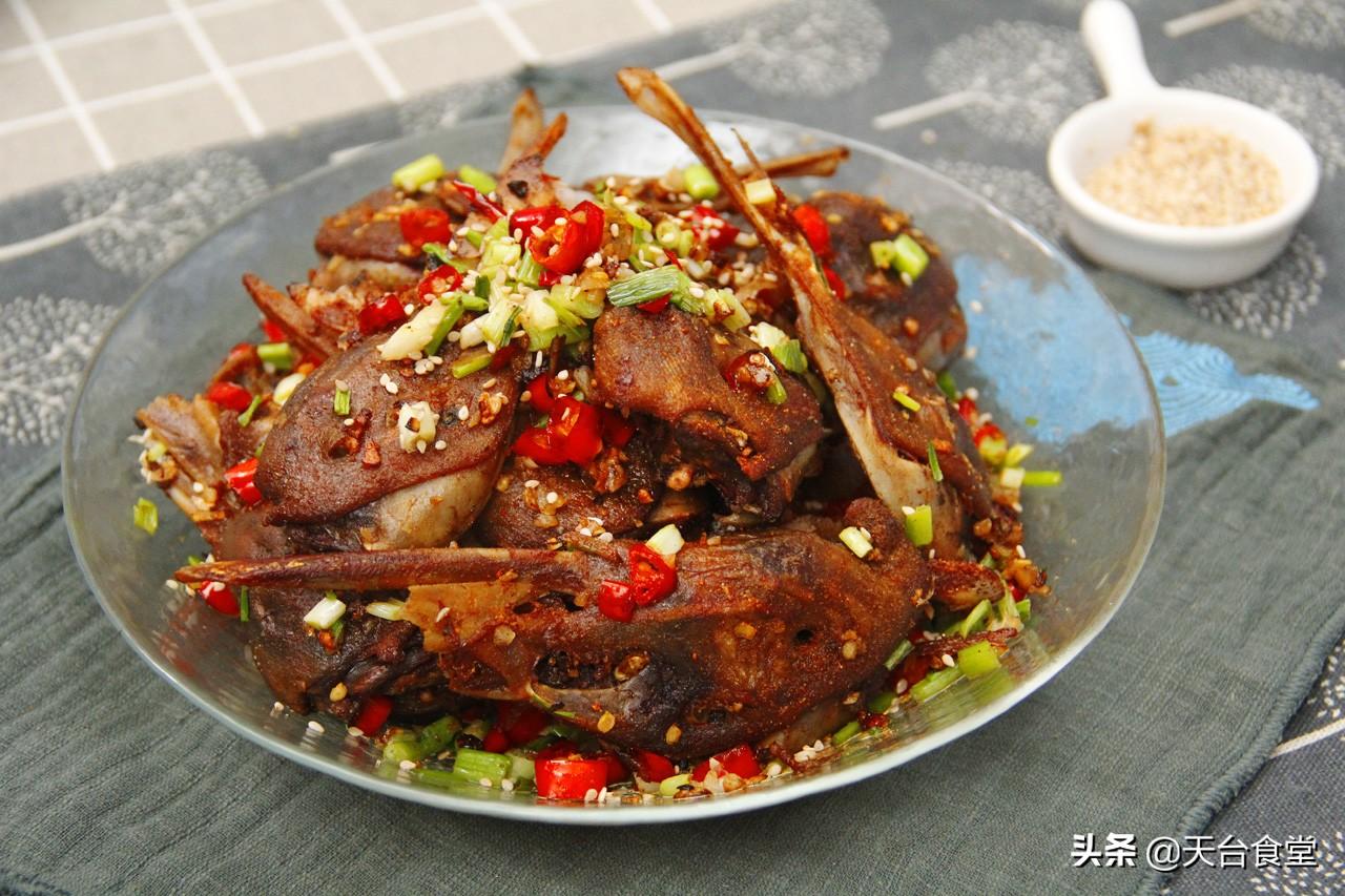 炸鸭头的做法和配料配方（炸鸭头的简单做法窍门）-1