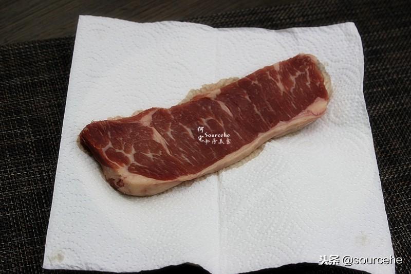 如何煎牛排的家常做法（煎牛排的牛排要洗吗）-6