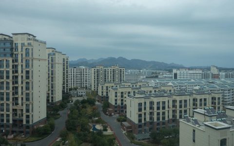 小区的容积率是什么意思（容积率多少算高档小区）
