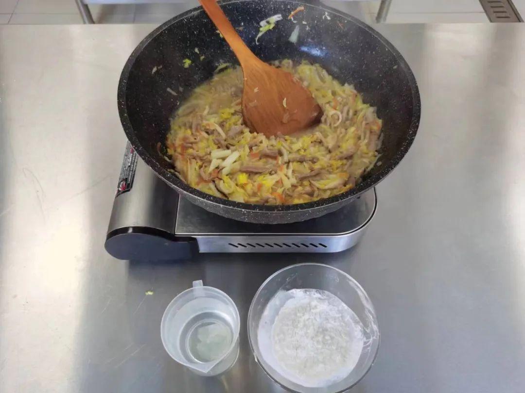 春卷怎么做好吃又简单 三丝春卷的做法及配料-6