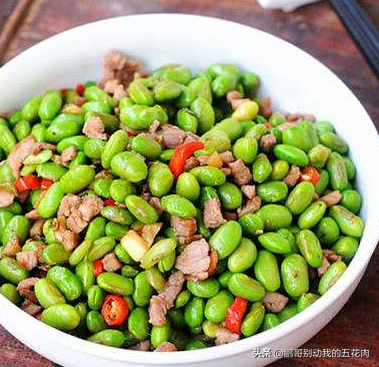 怎样炒青豆好看又好吃（炒青豆用焯水吗）-5