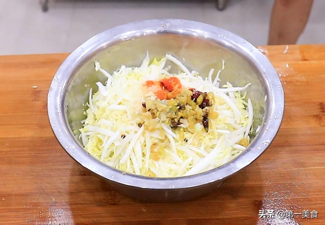 娃娃菜可以生吃吗凉拌（饭店凉拌娃娃菜的做法酸甜）-7