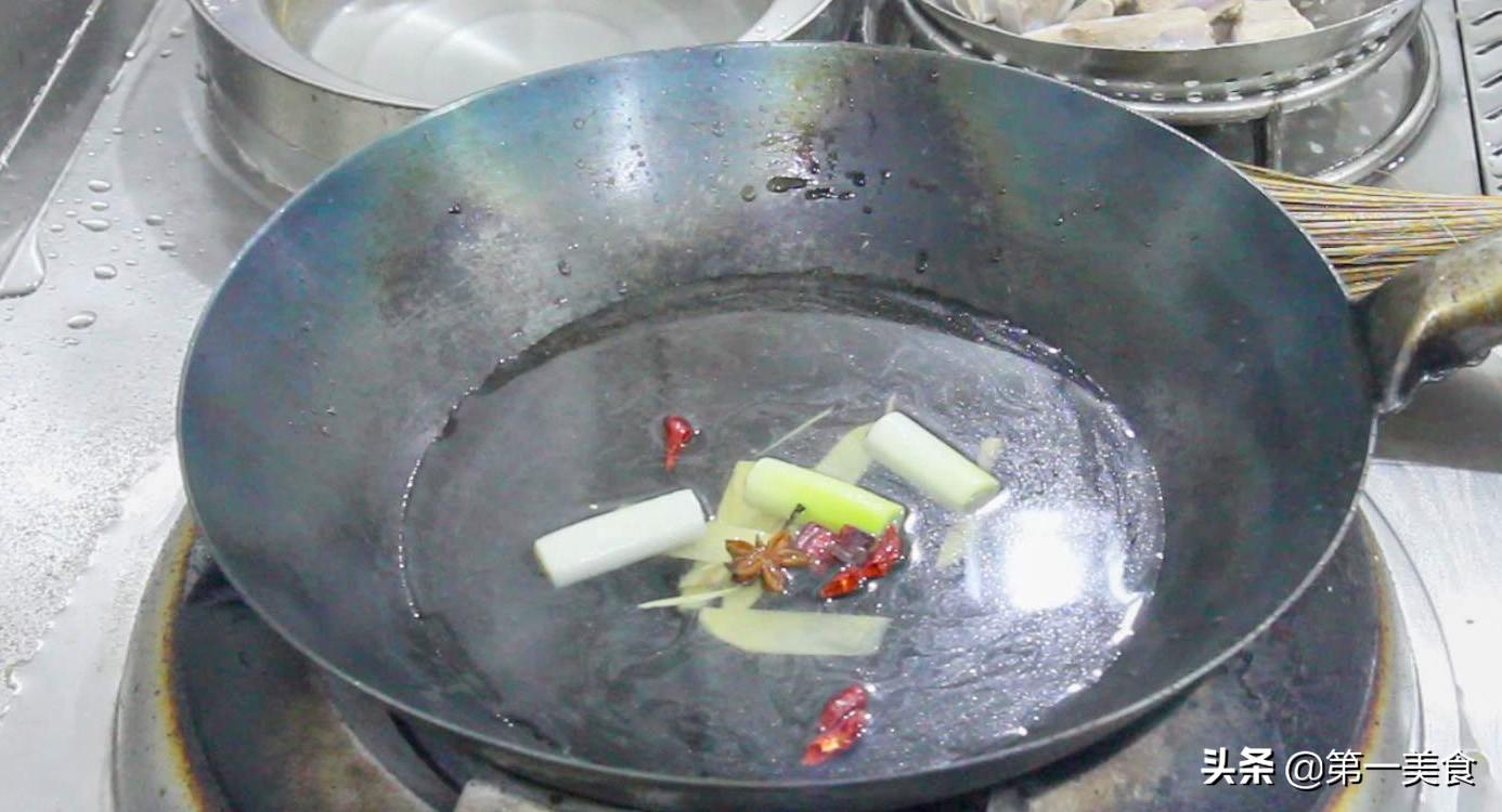 糖醋排骨怎么做才好吃（饭店里糖醋排骨的做法）-5