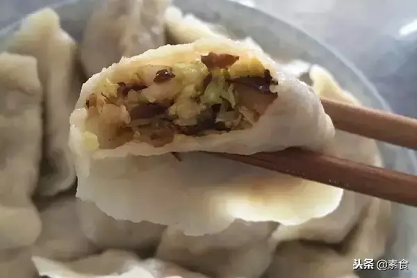 白菜胡萝卜饺馅的饺子做法（素饺子什么馅儿的好吃）-5
