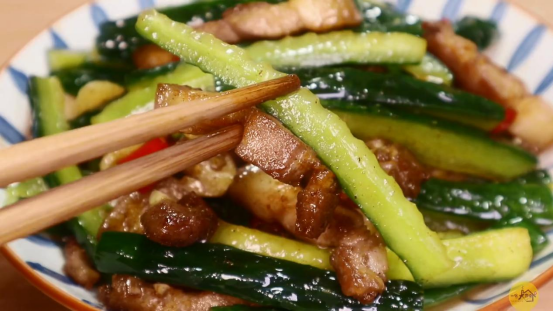 黄瓜炒肉怎么做好吃又简单（炒黄瓜片的家常做法）-2