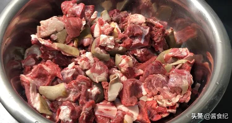 白汤羊肉汤的做法及配料（炖羊肉汤三放三不放）-2