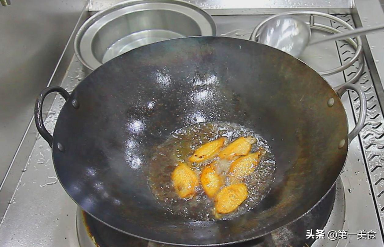 做可乐鸡翅都需要什么材料（可乐鸡翅的配料表和做法）-9