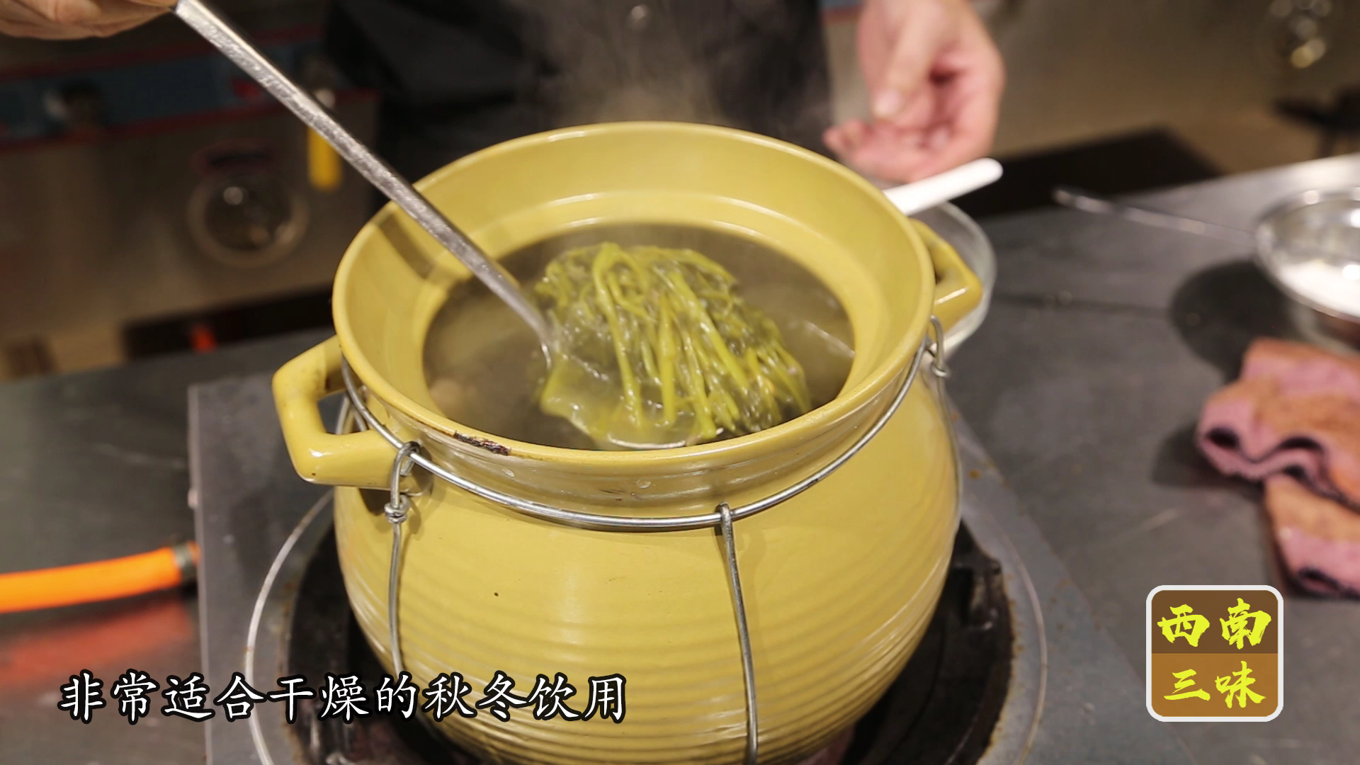 西洋菜猪骨汤放什么配料（西洋菜煲猪骨的做法）-12