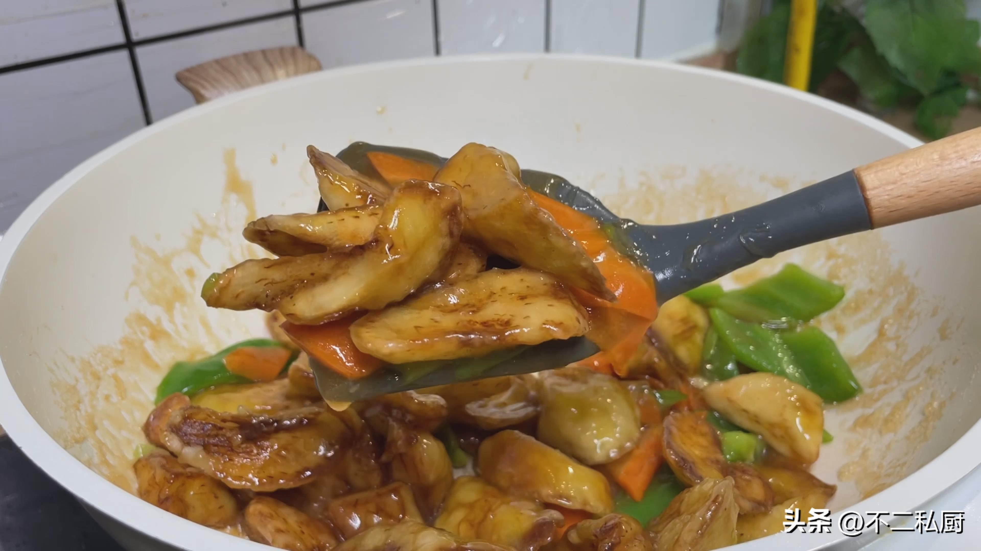 家庭红烧茄子的简单做法（饭店里红烧茄子的做法）-11